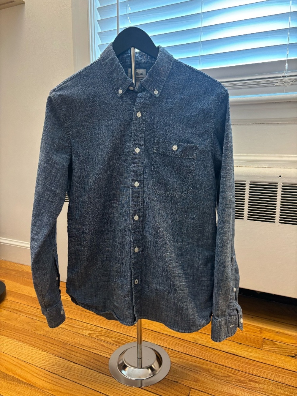 Like New Men's L.L.Bean Chambray Button-Down Shirt Size Small